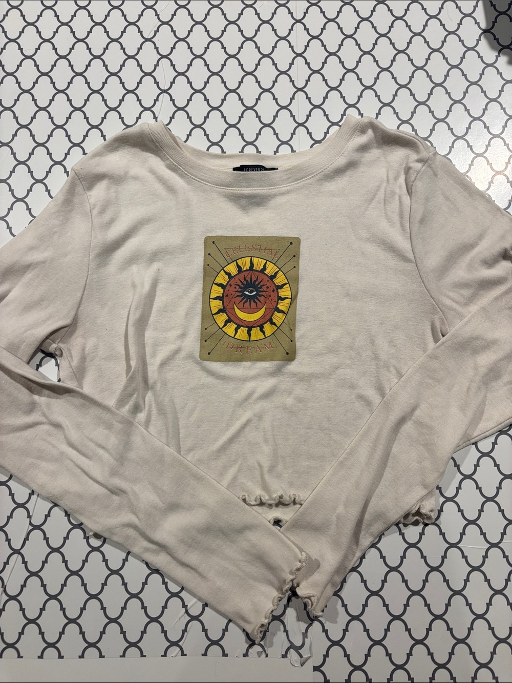 Forever 21 Cropped Cream Long Sleeve Tee with Sunburst Graphic